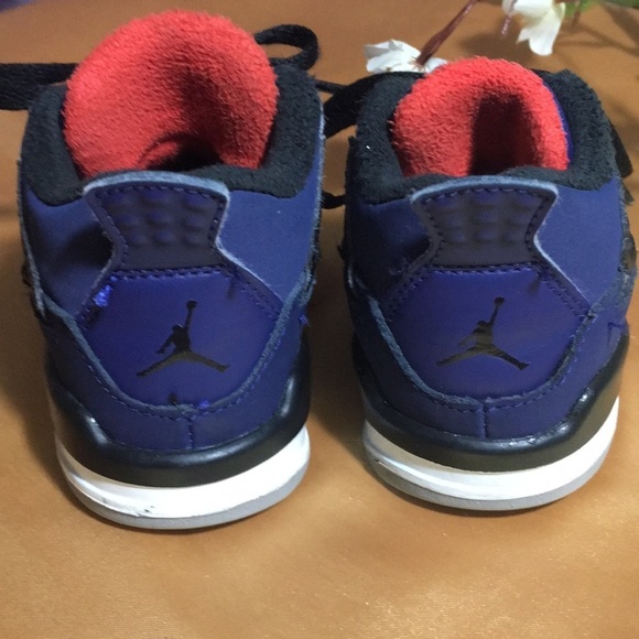 🎉HP🎉JORDAN 4 RETRO SNEAKERS - Picture 2 of 5